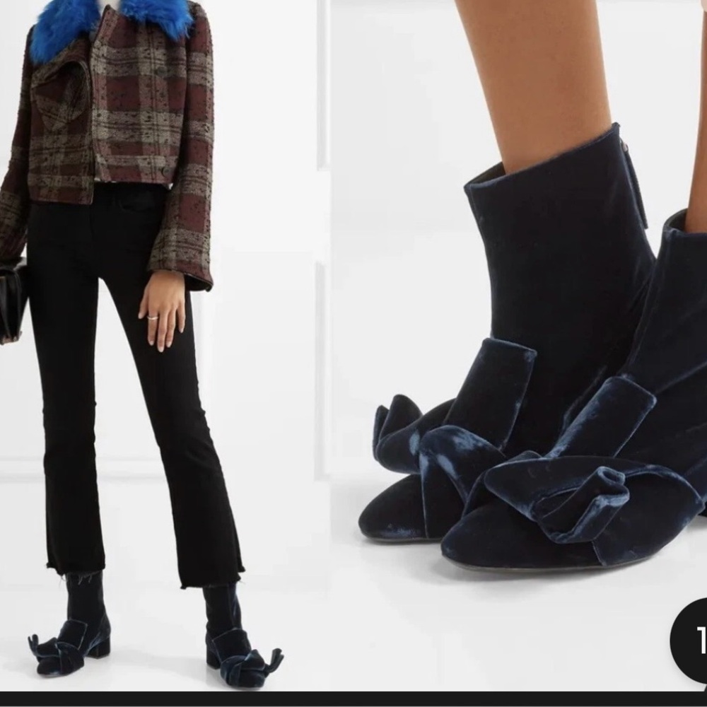 Chic Velvet Ankle Booties in Deep Blue